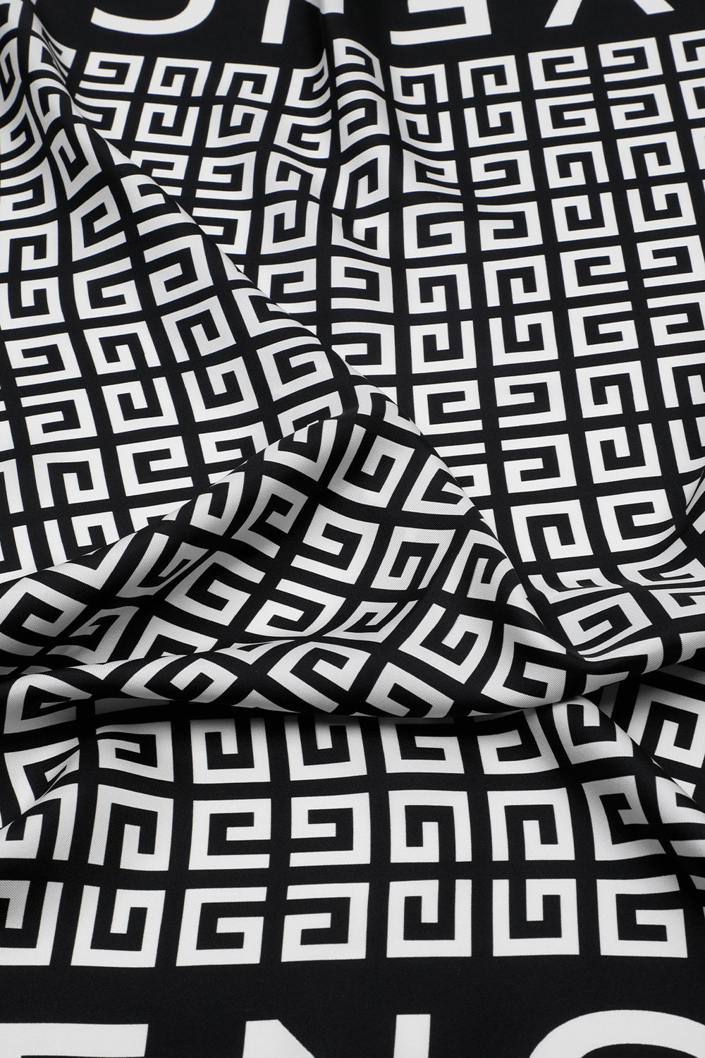 תמונת תקריב של Womans accessories 90X90