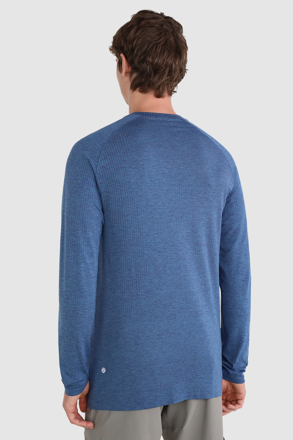 תמונת דוגמן אחורית של Metal Vent Tech Long Sleeve