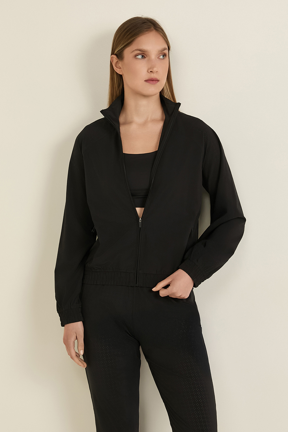 תמונת דוגמן קידמית של Adapted State Perforated Track Jacket LULULEMON
