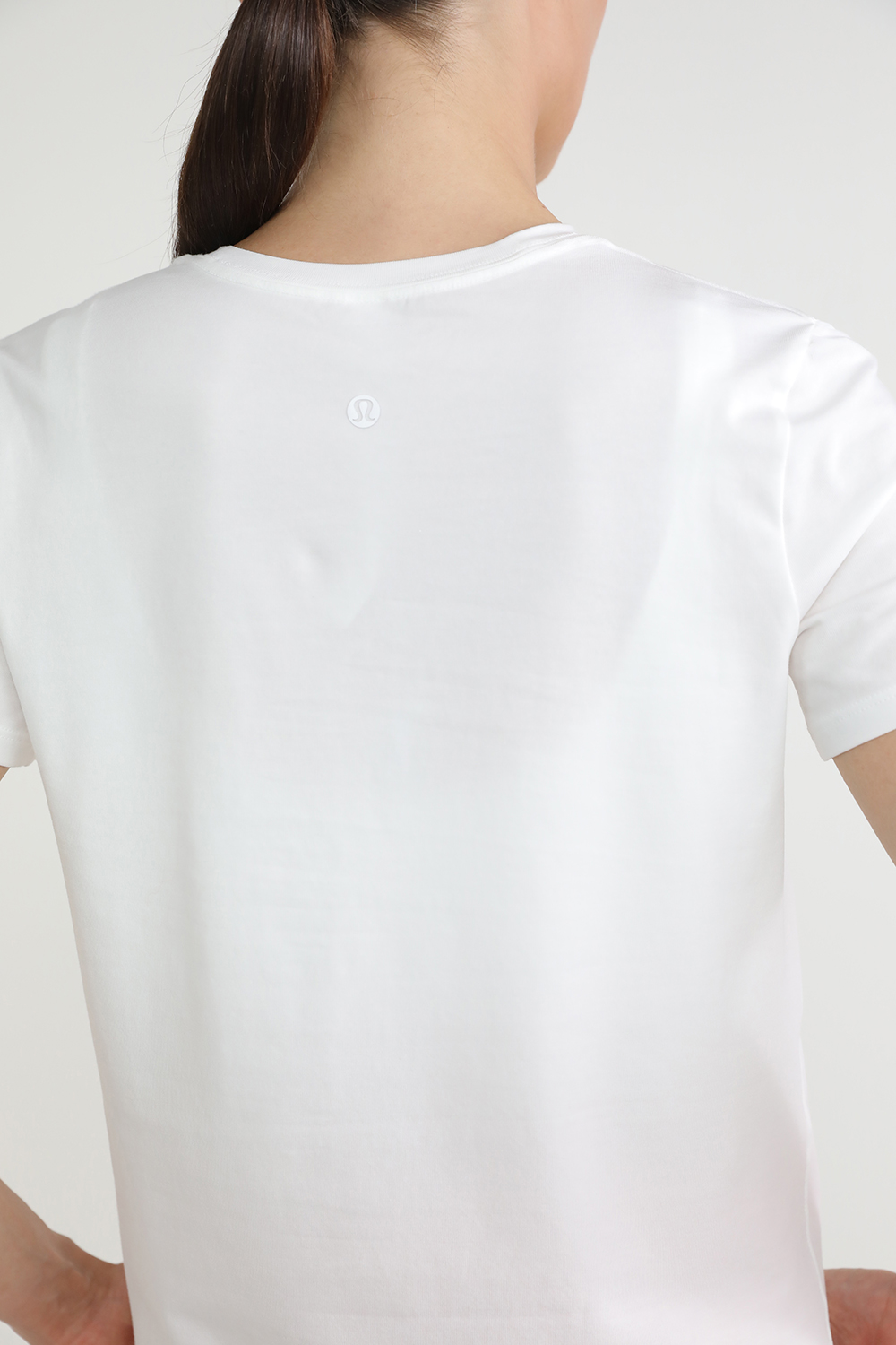תמונת תקריב דוגמן של Love Crew Short Sleeve T-Shirt