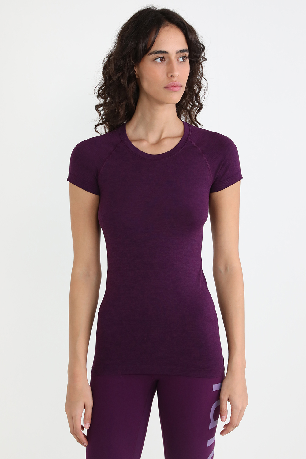 תמונת דוגמן קידמית של Swiftly Tech Short Sleeve 2.0