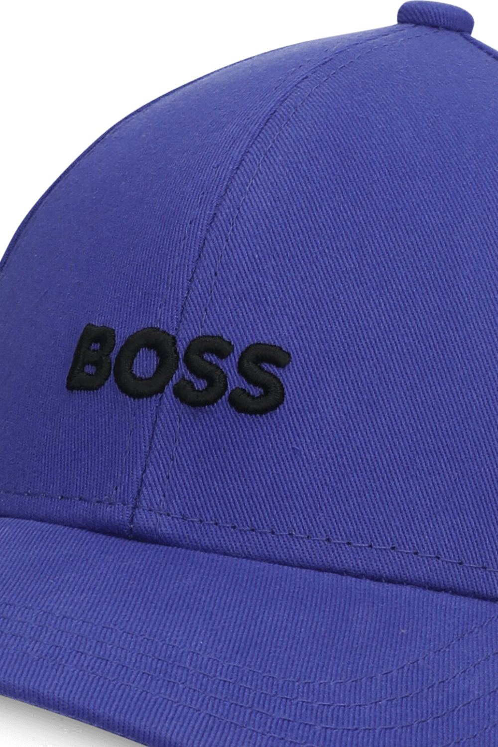 תמונת תקריב של כובע מצחייה BOSS