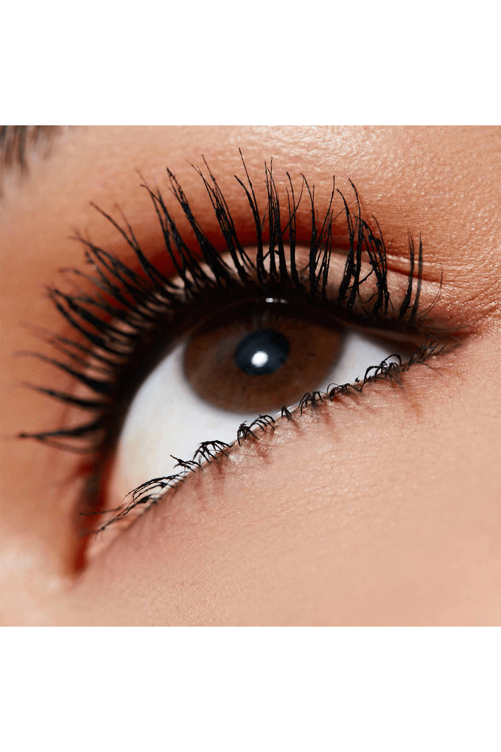 תמונת פנים של מסקרה אקסנטריקו ARMANI BEAUTY