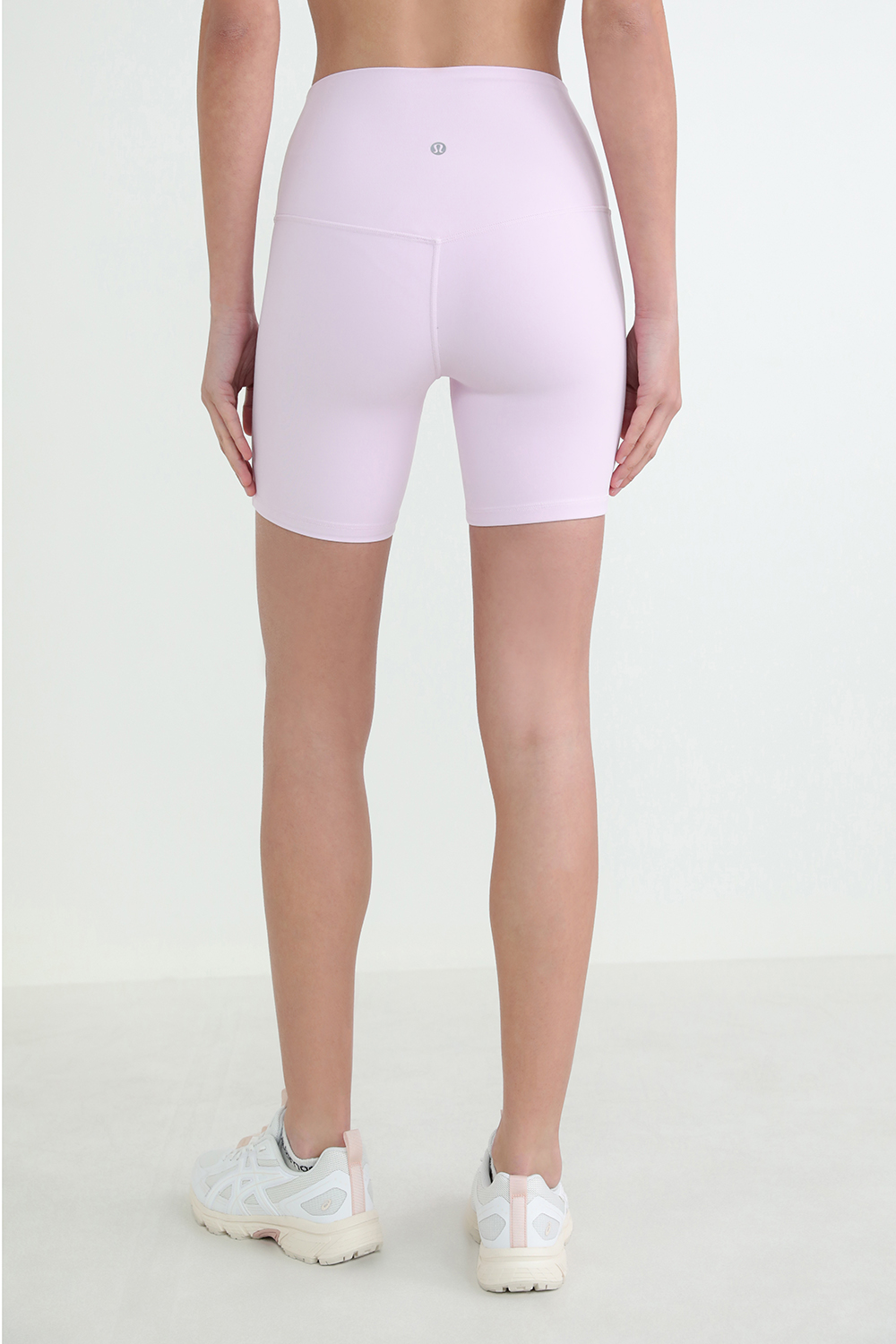 תמונת דוגמן אחורית של Align™ High-Rise Short 6