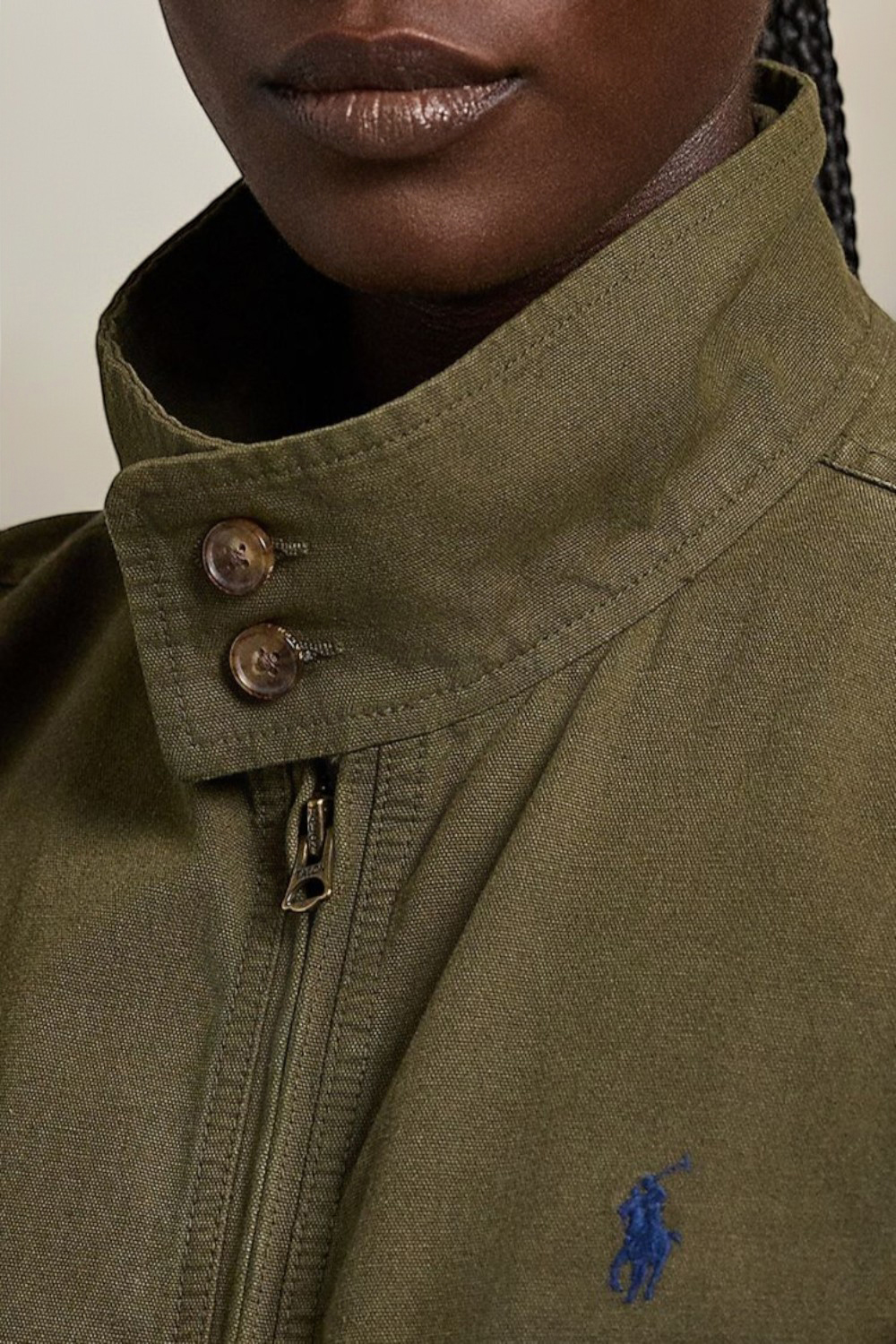 תמונת תקריב דוגמן של ז'קט כותנה POLO RALPH LAUREN