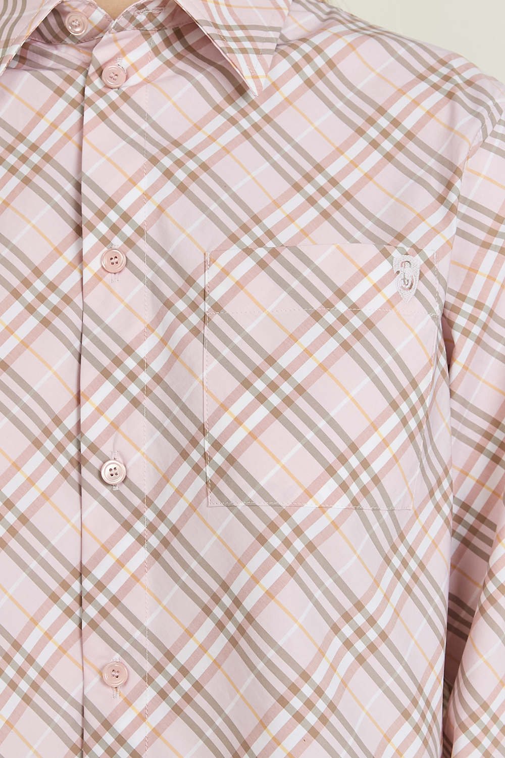 תמונת תקריב דוגמן של חולצת כפתורים קרופ BURBERRY