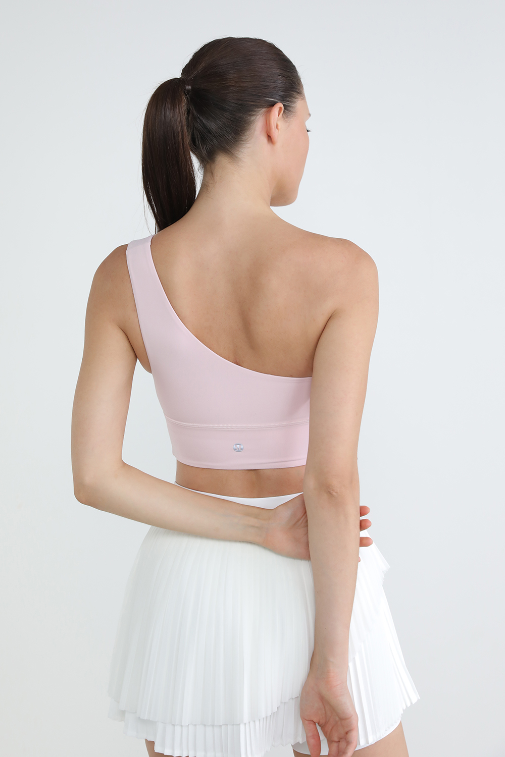 תמונת דוגמן אחורית של Align™ Asymmetrical Bra, C/D Cup