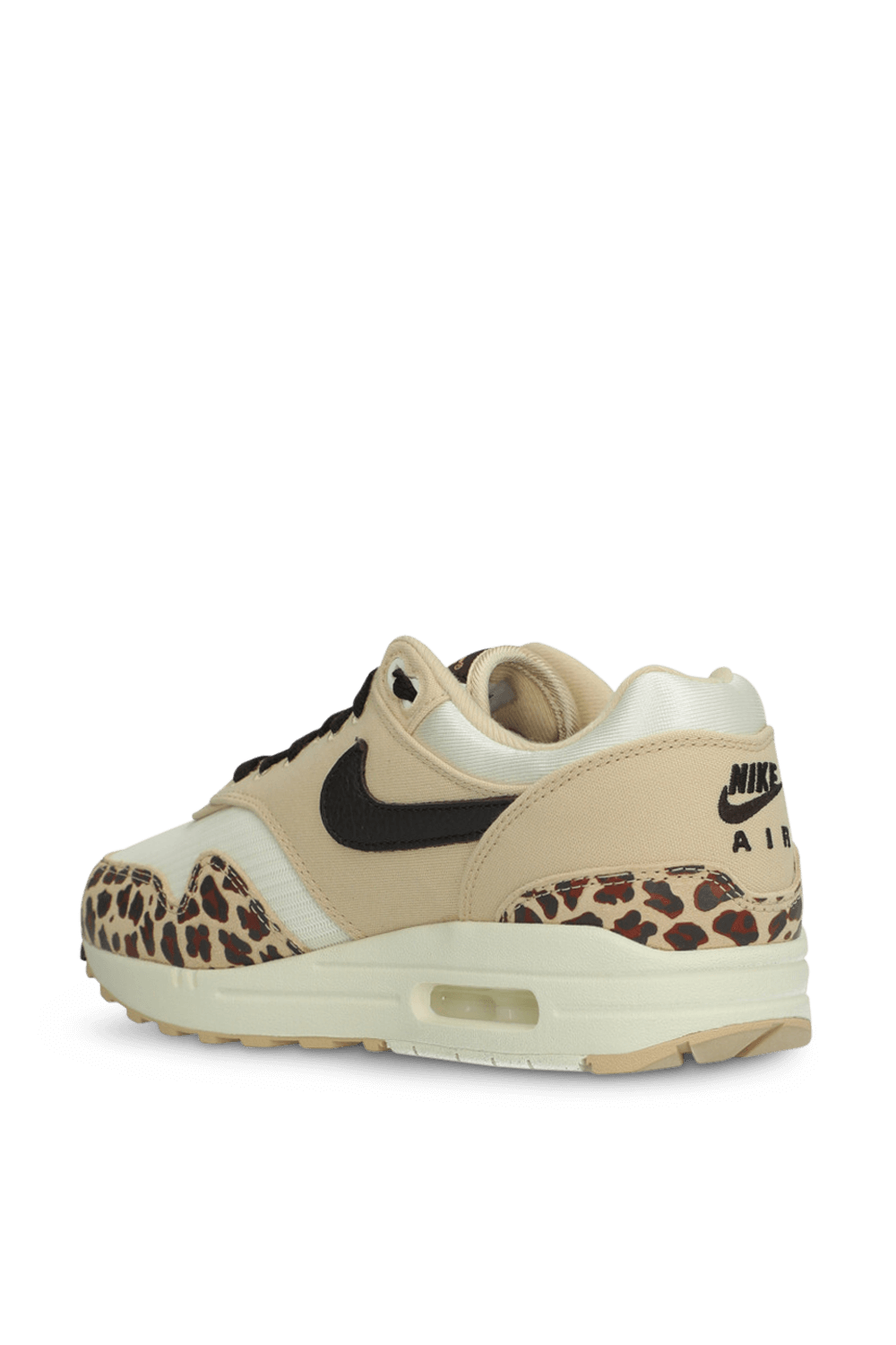 תמונה אחורית של נעלי סניקרס NIKE