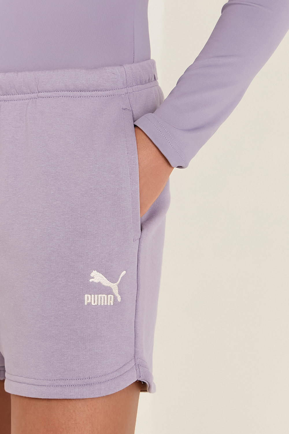 תמונת תקריב דוגמן של מכנסי ג'וג קצרים PUMA