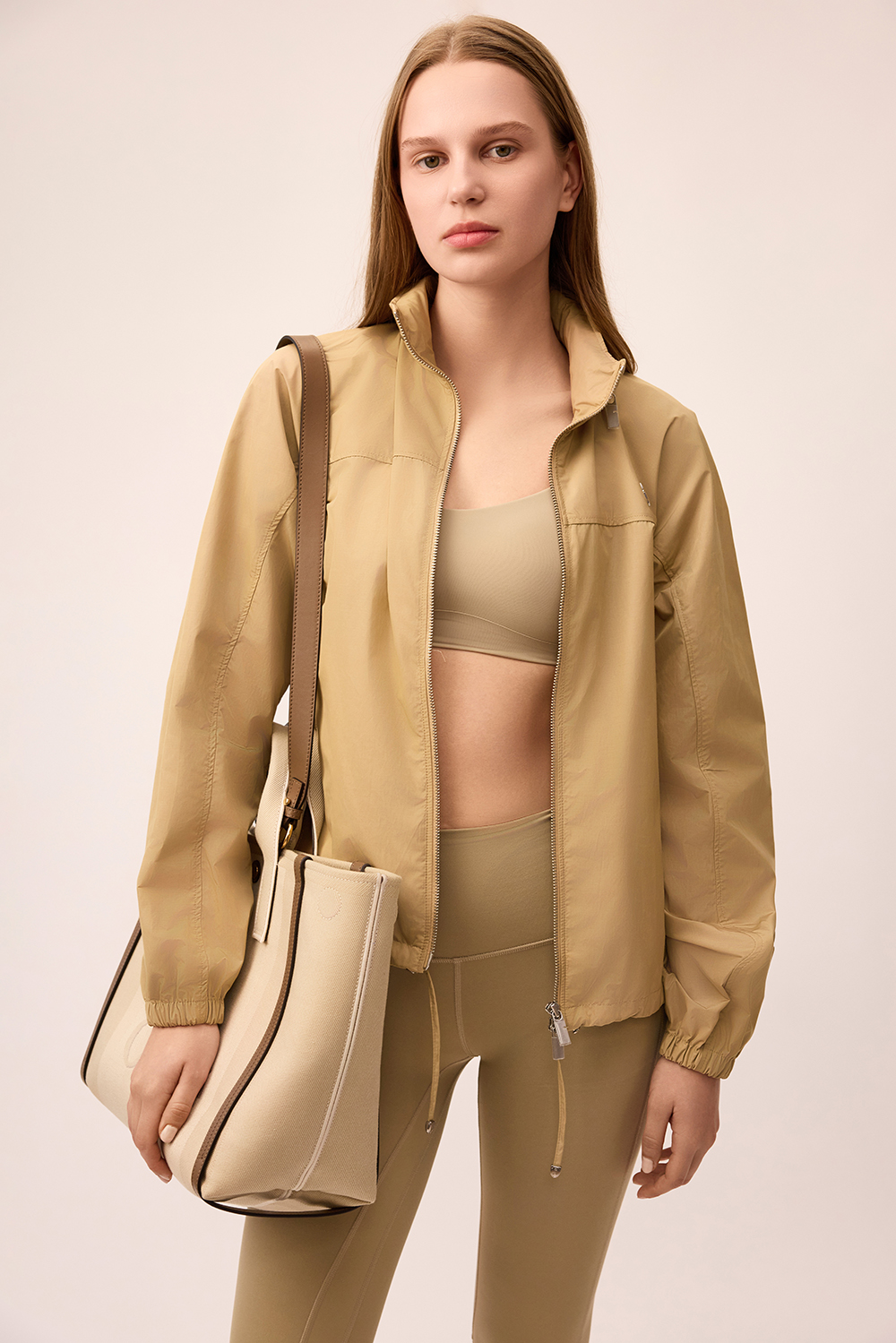 תמונת דוגמן קידמית של ז'קט רוח BURBERRY