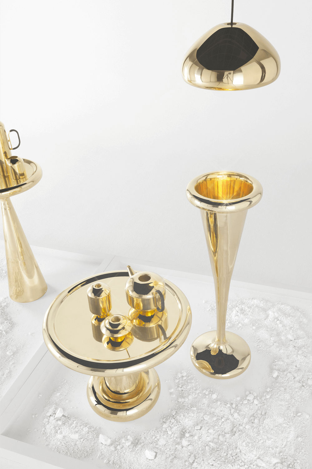 תמונת תקריב של שולחן קצר עגול מפליז TOM DIXON
