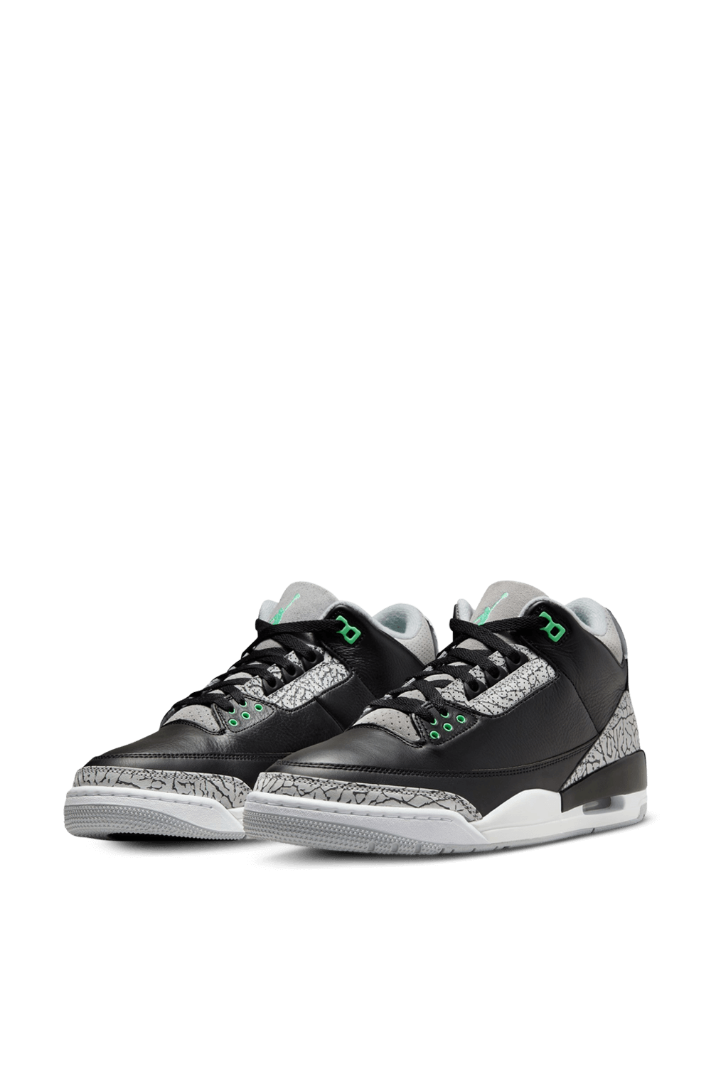 תמונה אחורית של נעלי סניקרס אייר ג'ורדן 3 רטרו NIKE