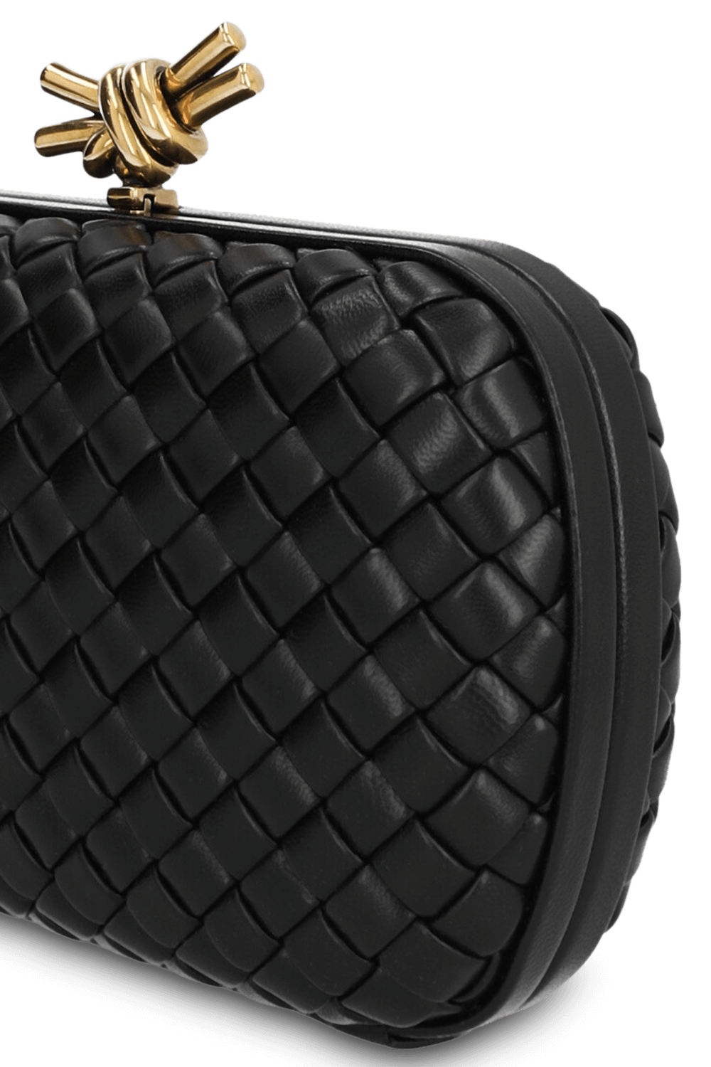 תמונת תקריב של תיק קלאץ' מעור BOTTEGA VENETA