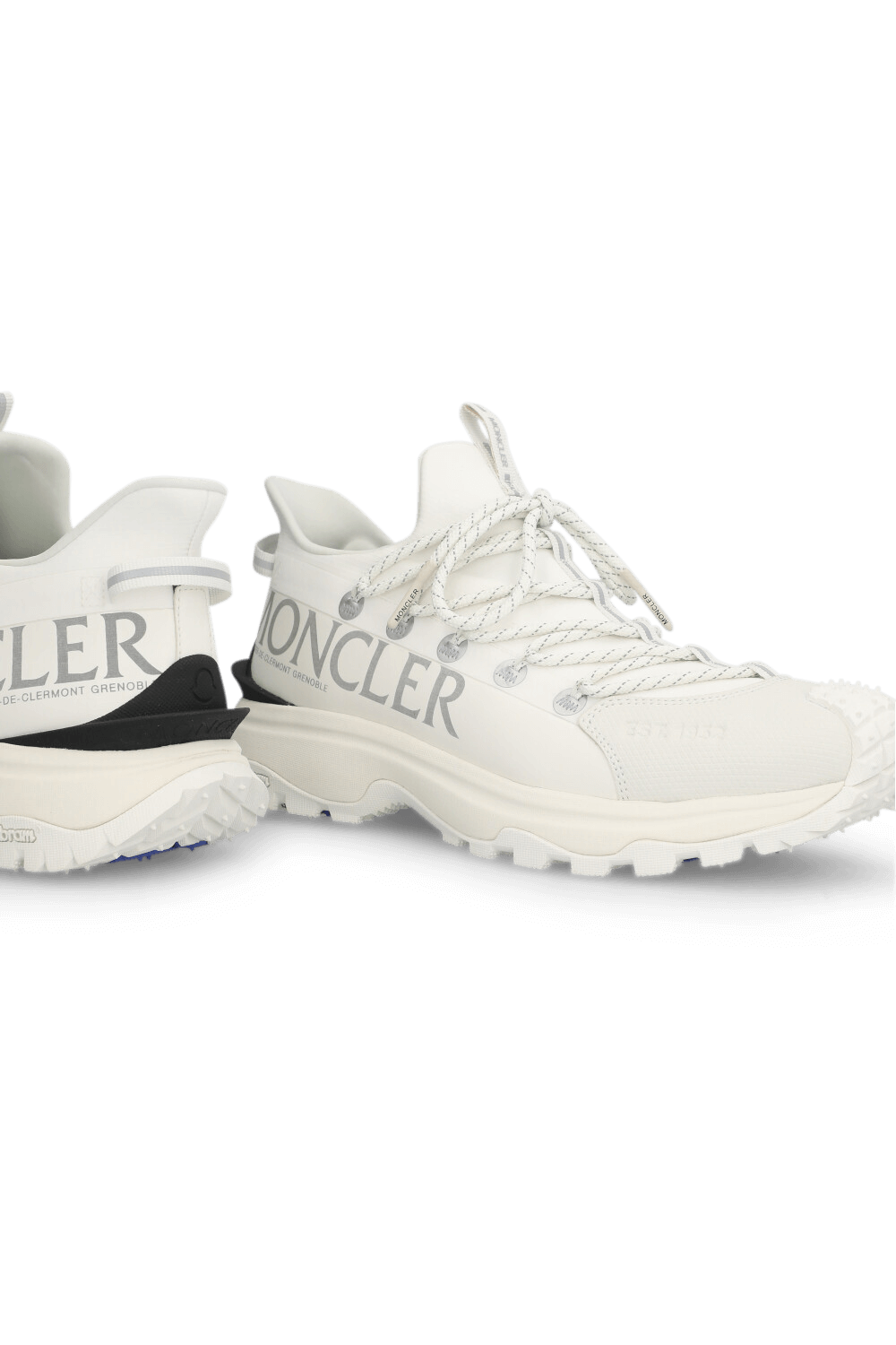 תמונת תקריב של נעלי סניקרס טרייל גריפ MONCLER