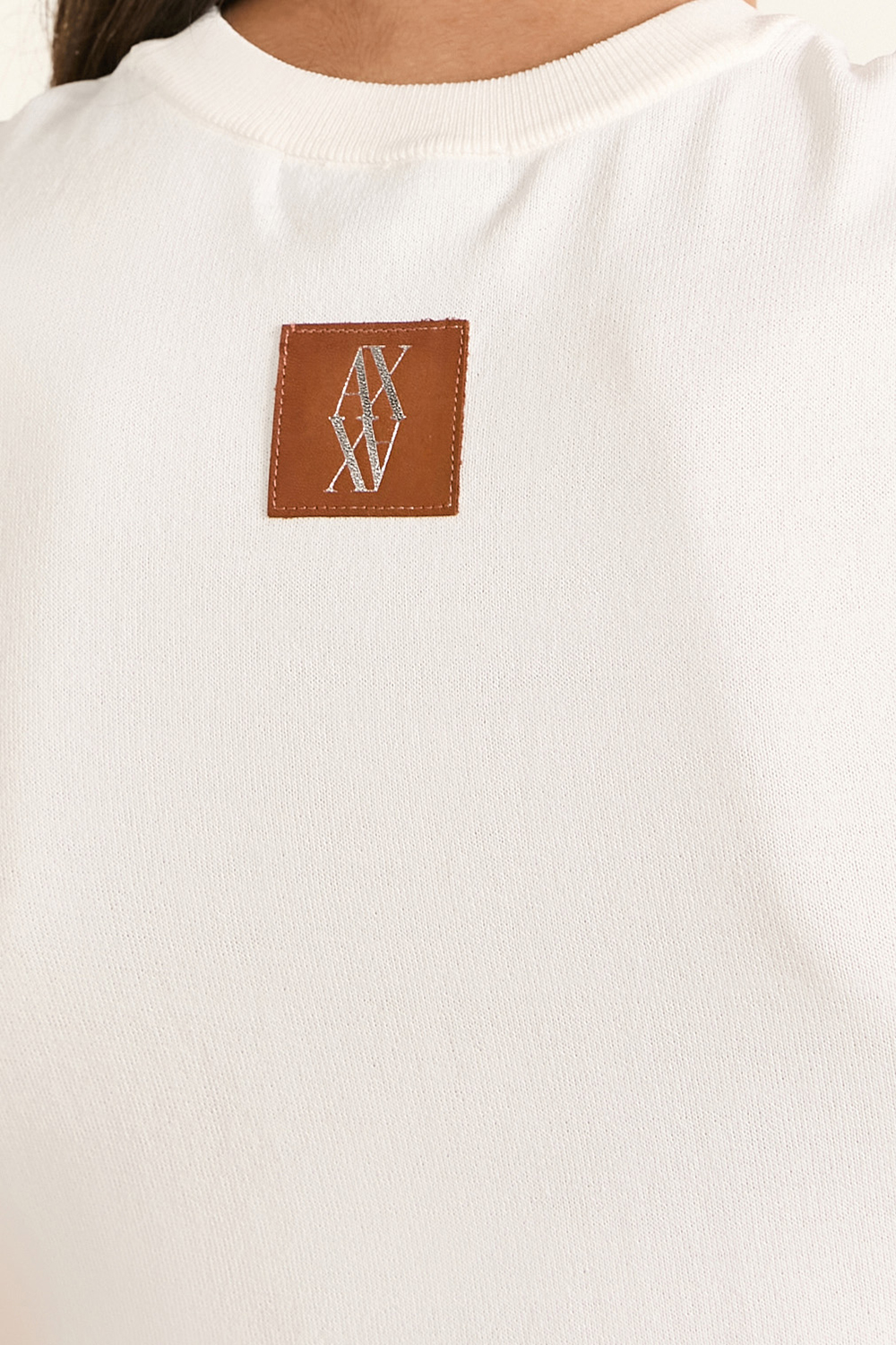 תמונת תקריב דוגמן של גופיית סריג ARMANI EXCHANGE