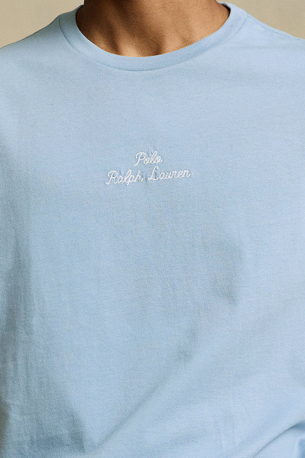 תמונת תקריב דוגמן של חולצת טי POLO RALPH LAUREN