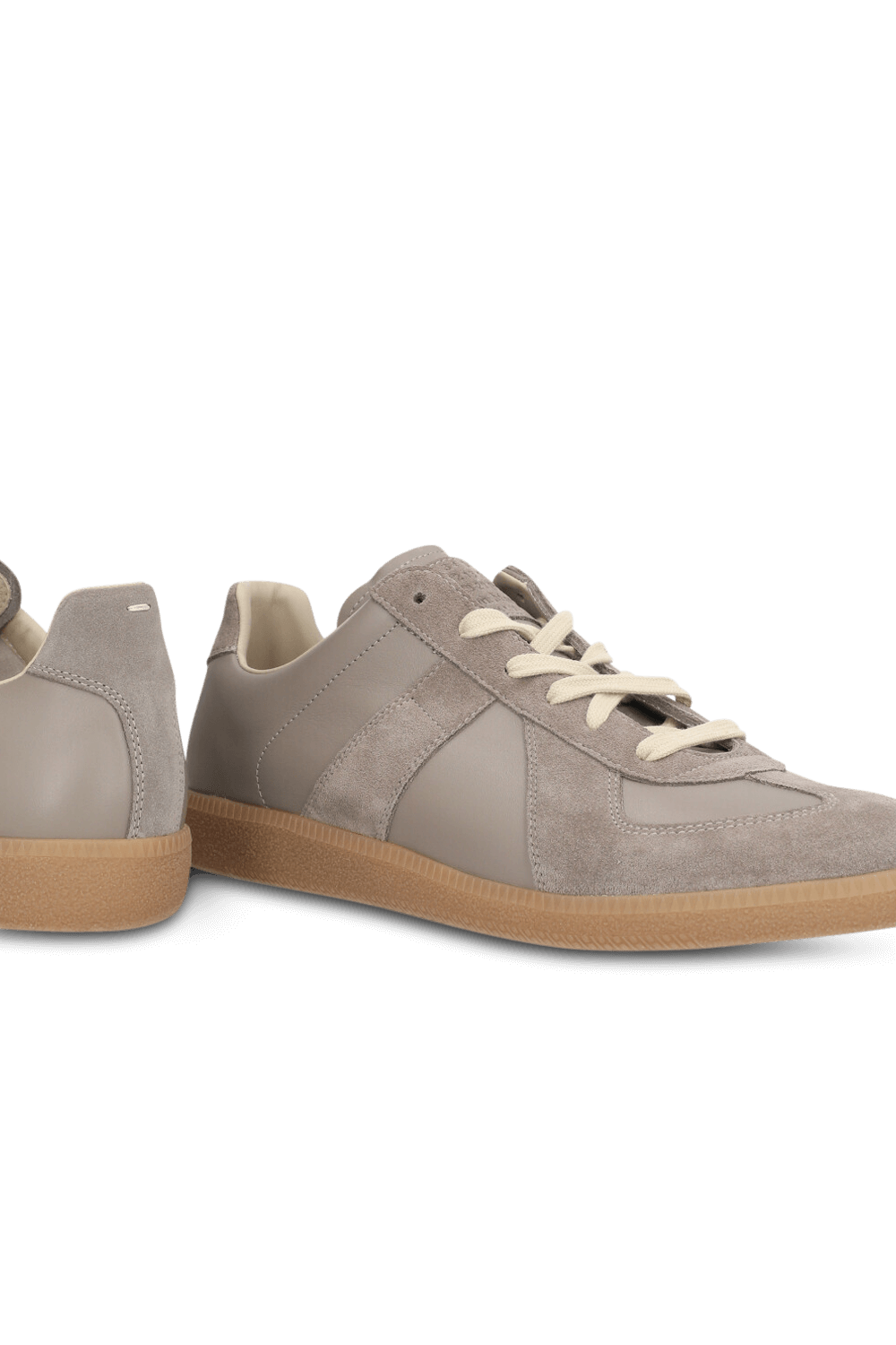 תמונת תקריב של נעלי סניקרס MAISON MARGIELA