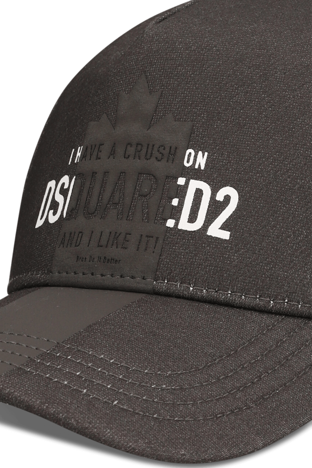 תמונת תקריב של כובע מצחייה DSQUARED2