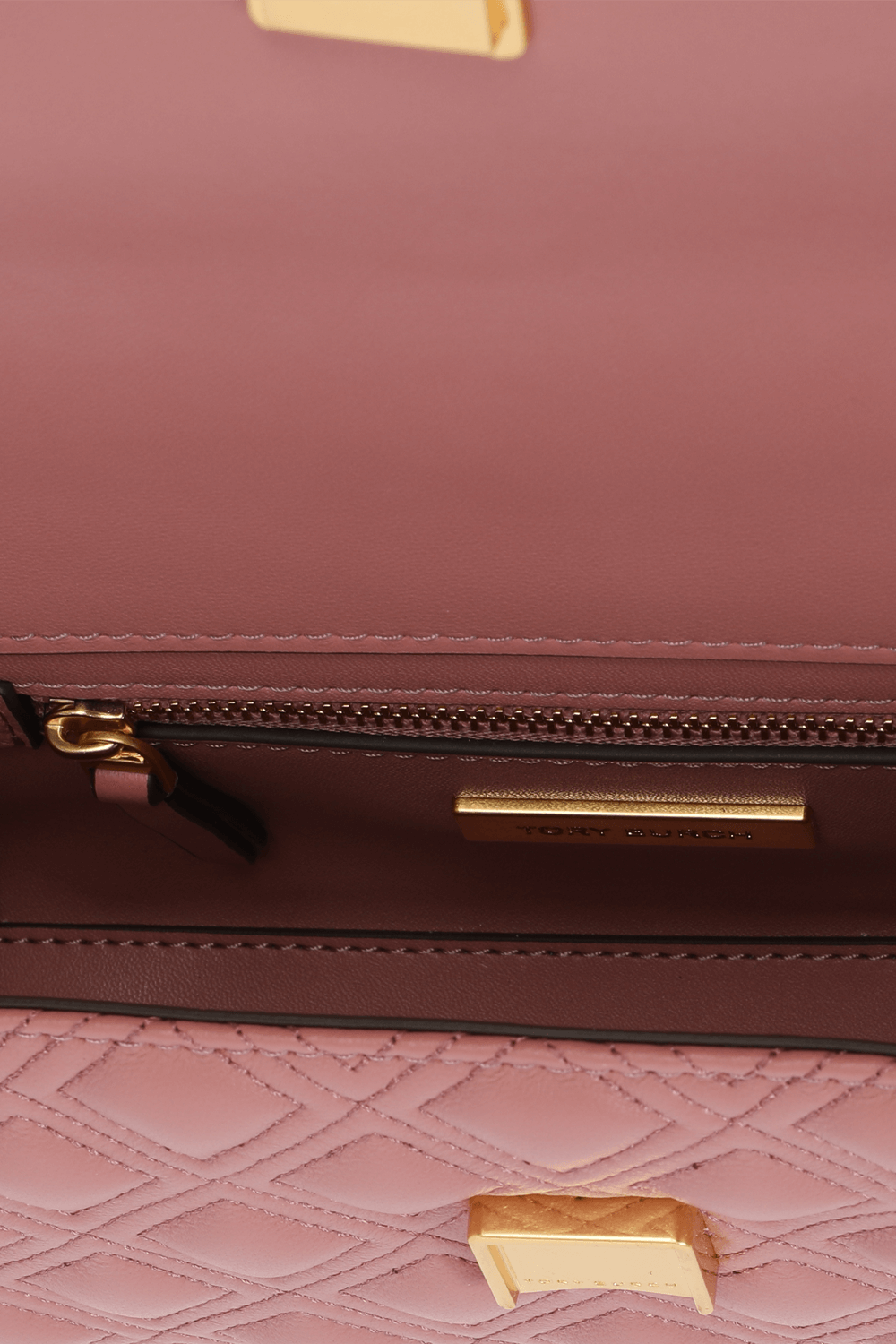תמונת פנים של Fleming Small Convertible Shoulder Bag in Beige Pink Magnolia