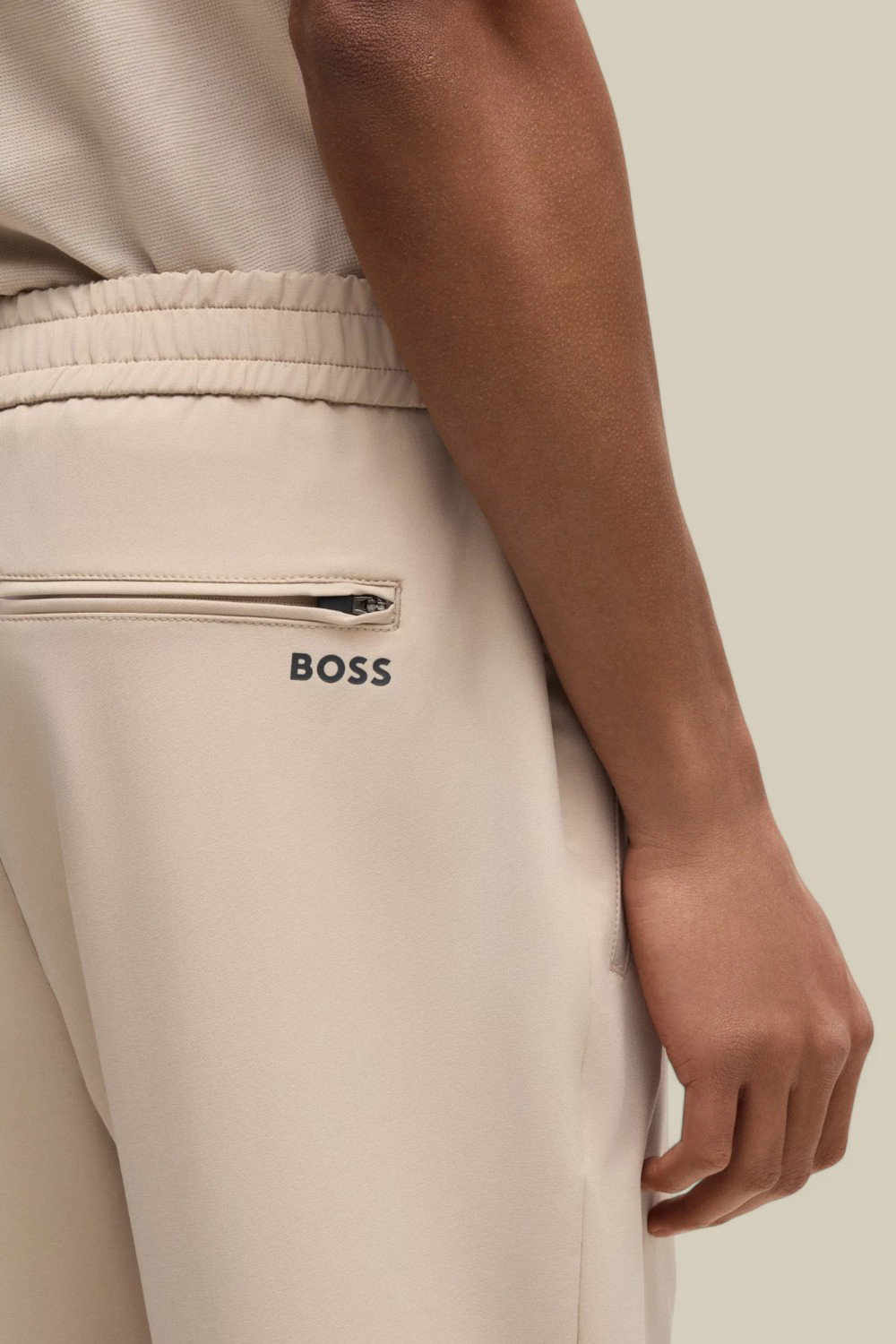 תמונת תקריב דוגמן של מכנסי ג'וג סלים פיט BOSS