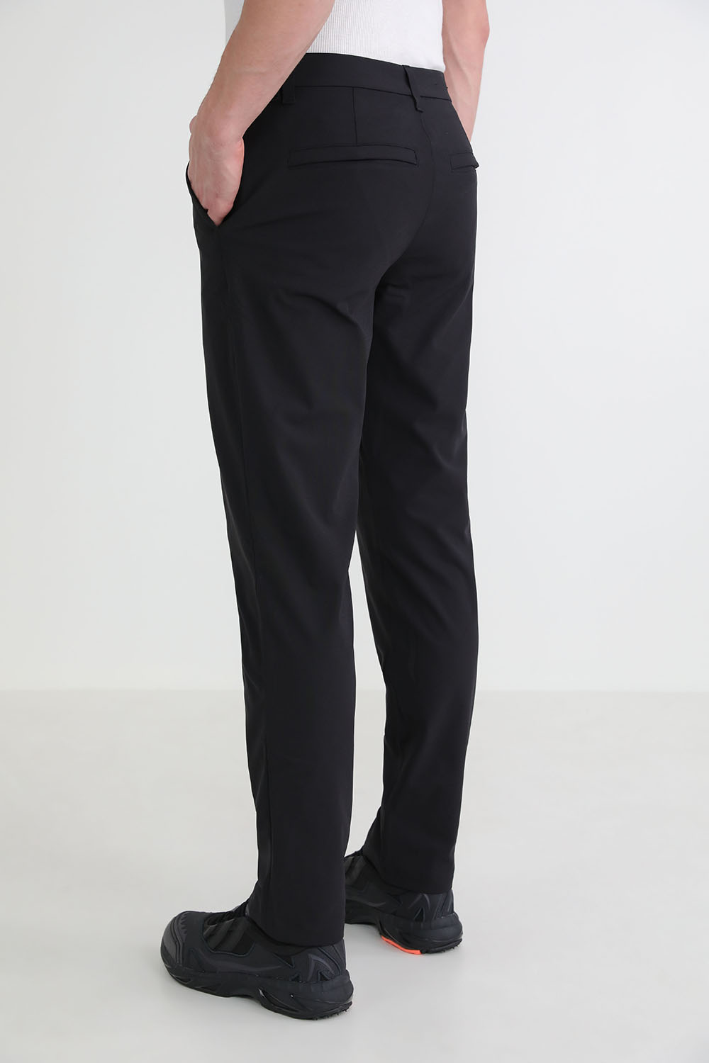 תמונת דוגמן אחורית של ABC Classic Fit Trouser 32