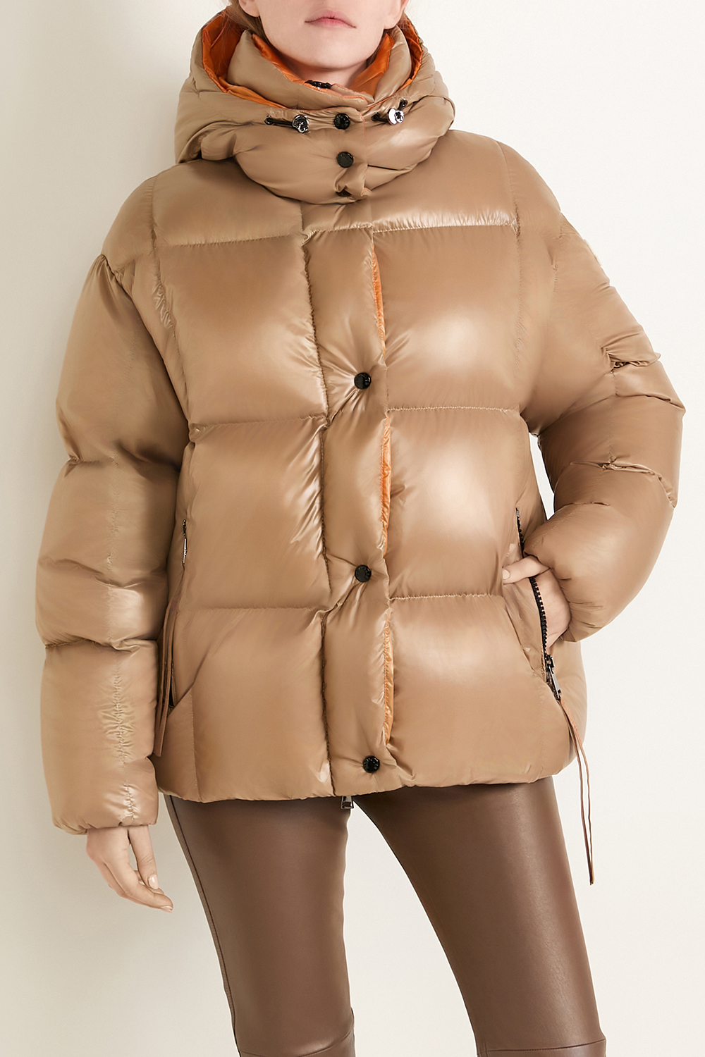 תמונת דוגמן קידמית של מעיל פוך MONCLER