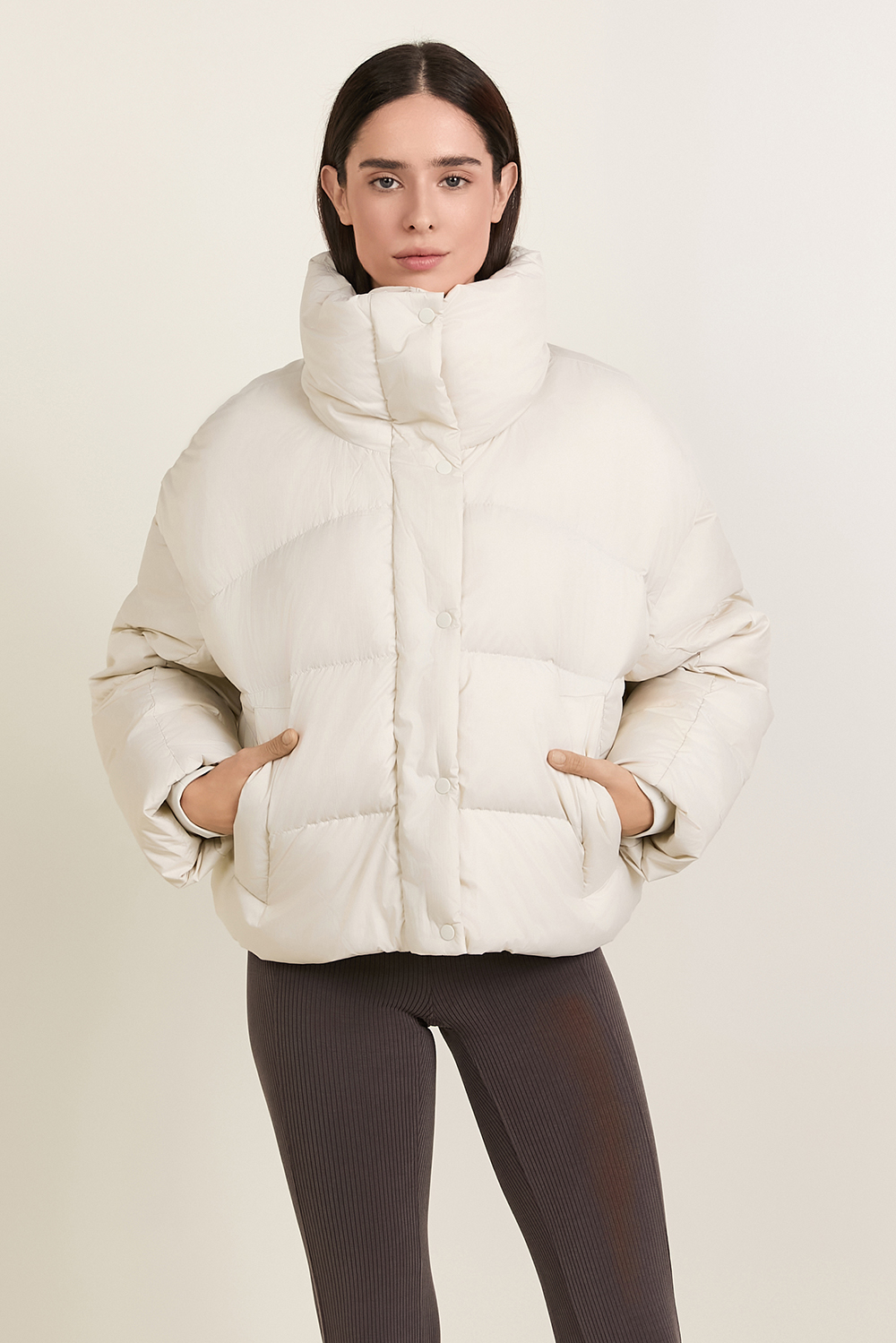 תמונת דוגמן קידמית של Transformable Down Jacket LULULEMON