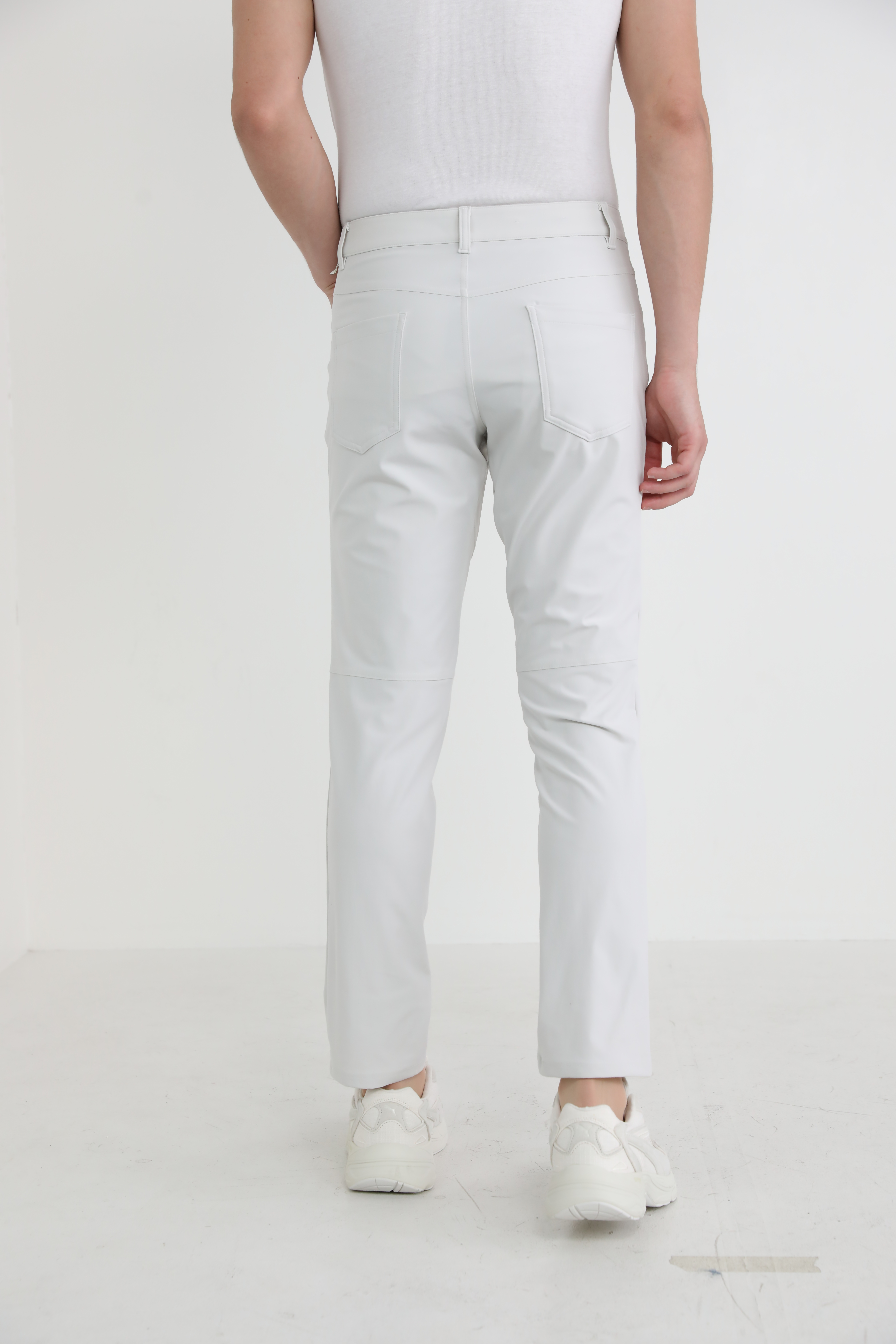 תמונת דוגמן אחורית של ABC Pant Classic 30"L LULULEMON