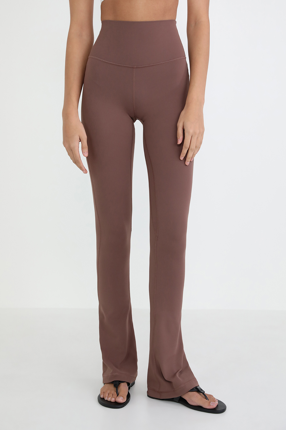 תמונת דוגמן קידמית של Align Lr Flare Pant 32
