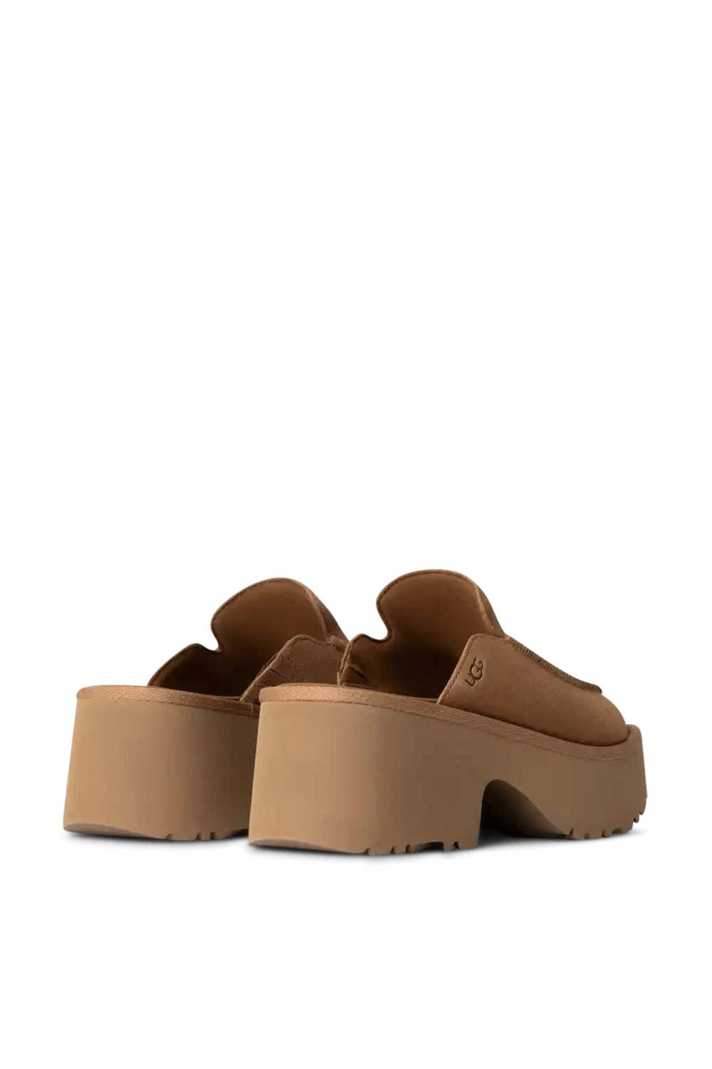 תמונת תקריב של כפכפי סליידס ניו הייטס UGG
