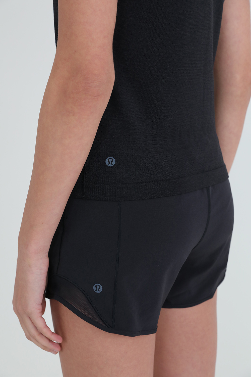 תמונת תקריב דוגמן של Train to Be Short-Sleeve Shirt