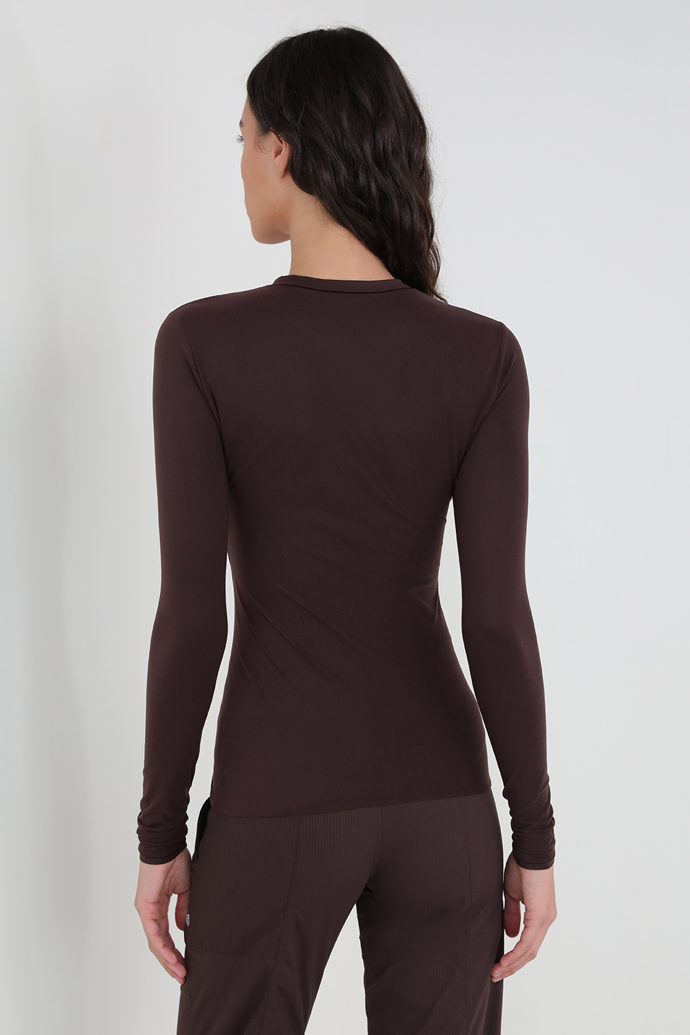 תמונת דוגמן אחורית של Wundermost Nulu™ Crewneck Long-Sleeve Shirt