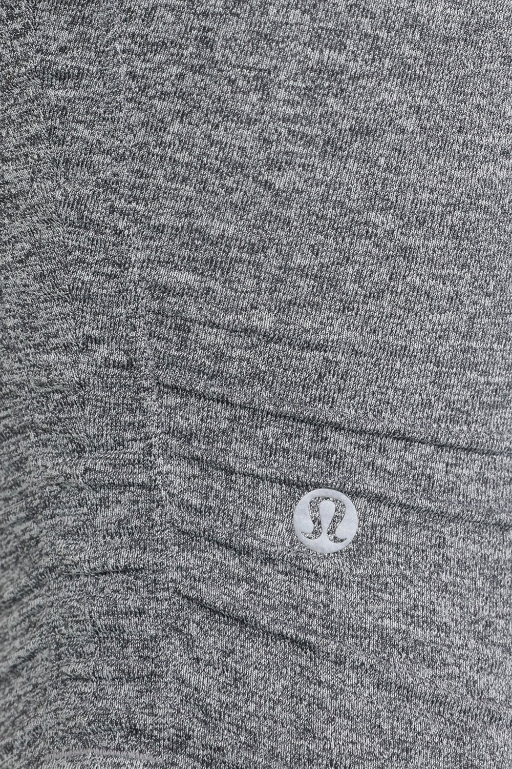 תמונת תקריב דוגמן של License to Train Tight-Fit T-Shirt