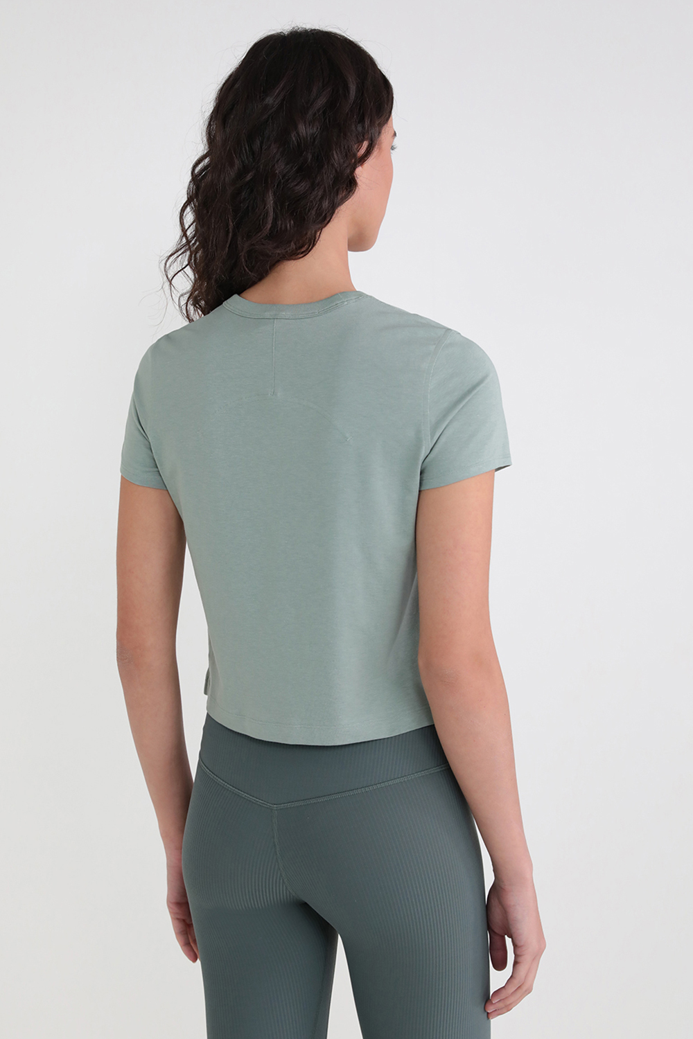 תמונת דוגמן אחורית של Classic-Fit Cotton-Blend Tee