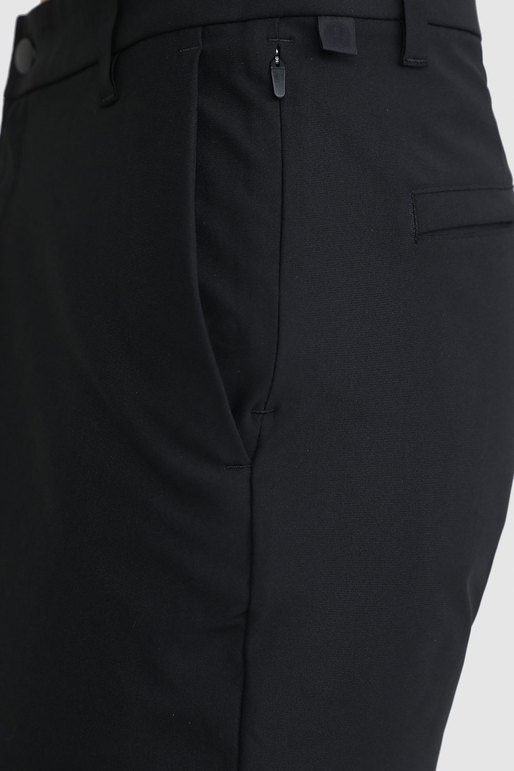 תמונת תקריב דוגמן של Commission Classic-Fit Short 7