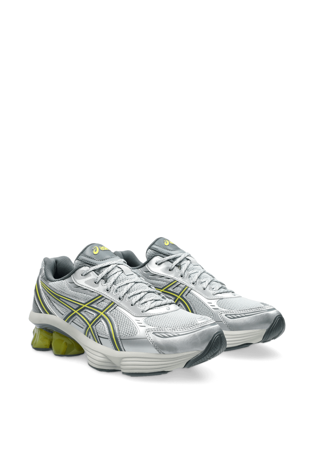 תמונת תקריב של נעלי סניקרס ג'ל קינטיק פלואנט ASICS