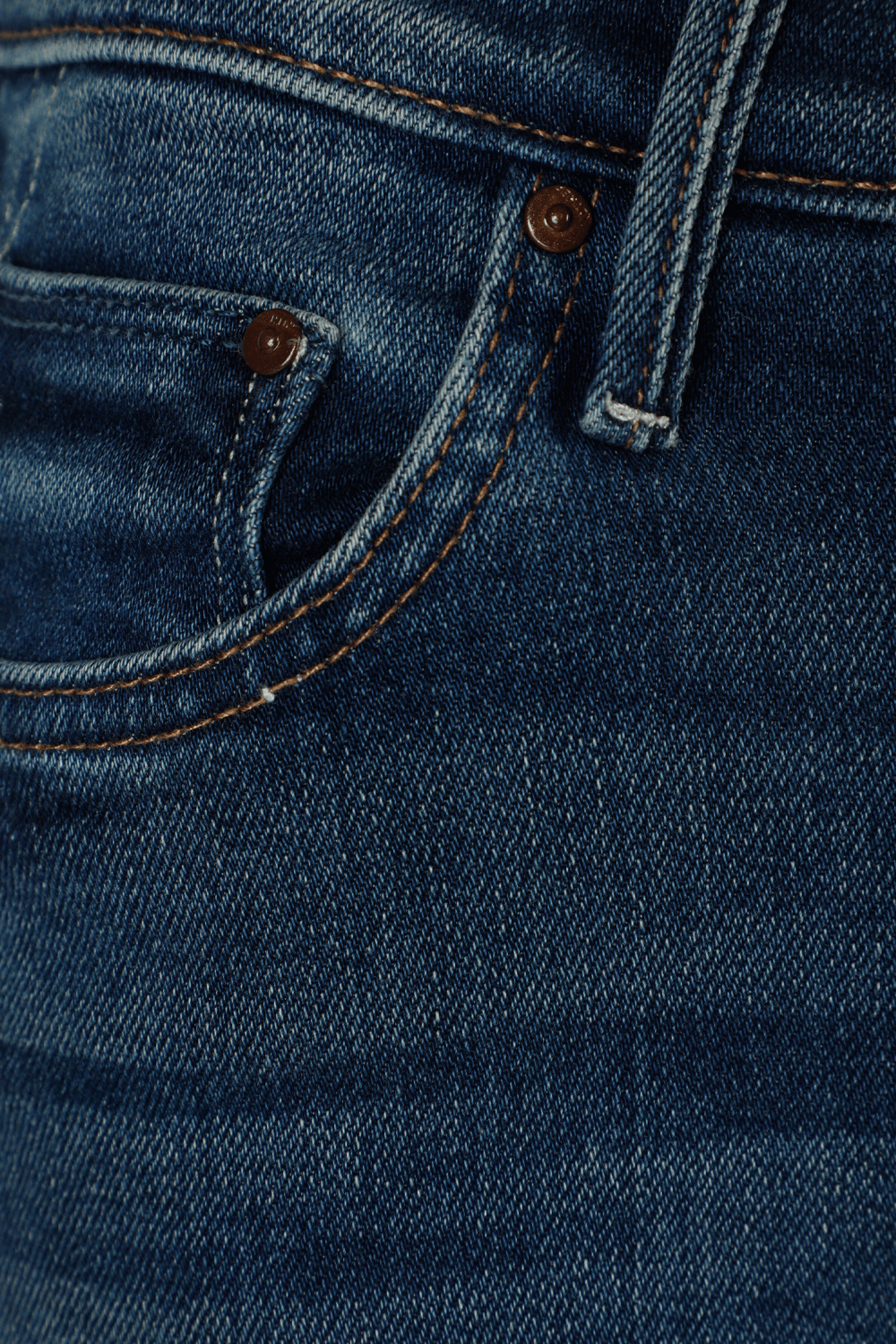 תמונה אחורית של The Insider Crop Step Fray in Vintage Blue Wash