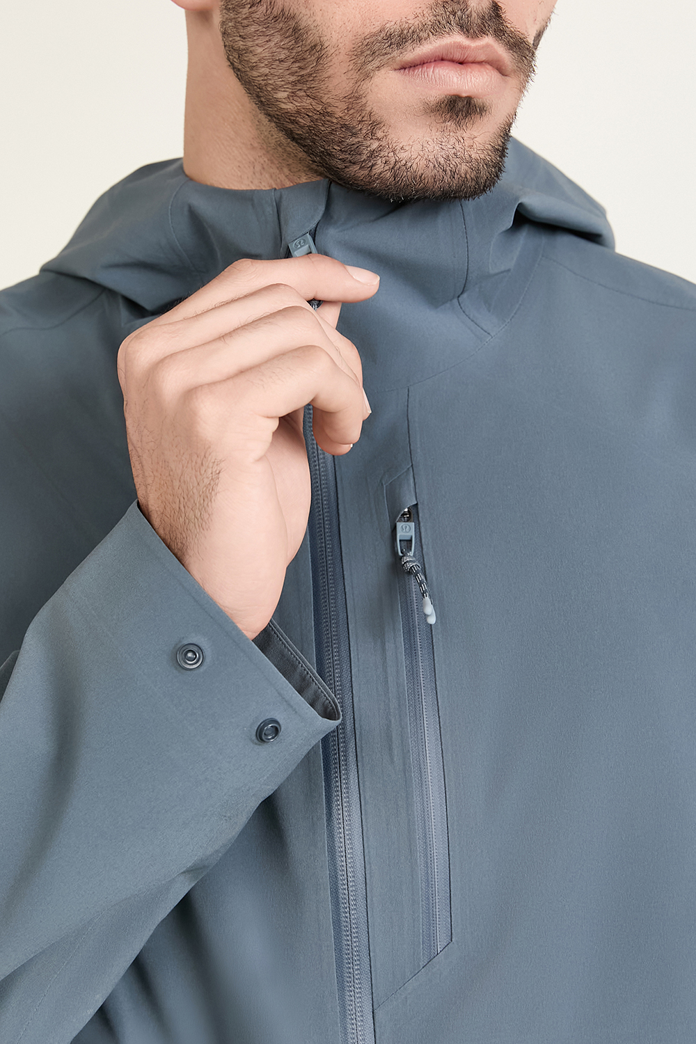 תמונת תקריב דוגמן של City-to-Hike Waterproof Jacket LULULEMON
