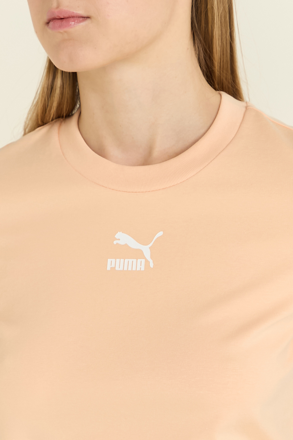 תמונת תקריב דוגמן של חולצת טי סלים פיט PUMA
