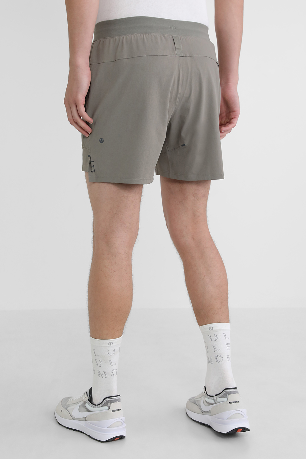 תמונת דוגמן אחורית של License to Train Linerless Short 5 LULULEMON