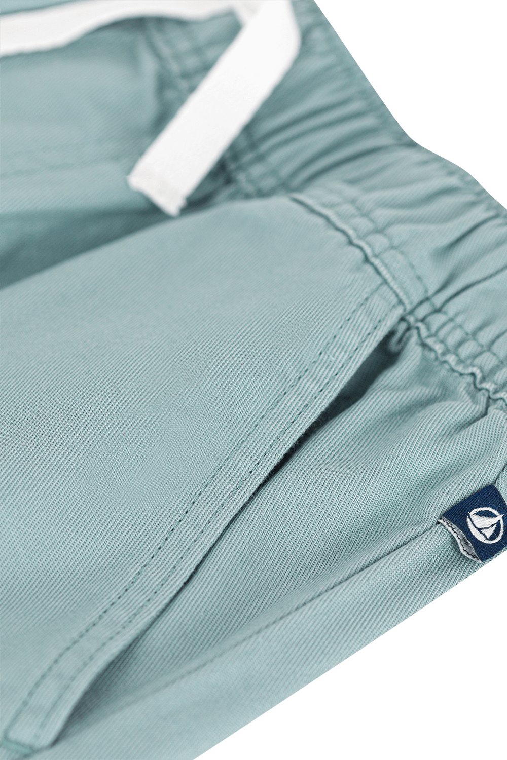 תמונת תקריב של מכנסי ברמודה PETIT BATEAU