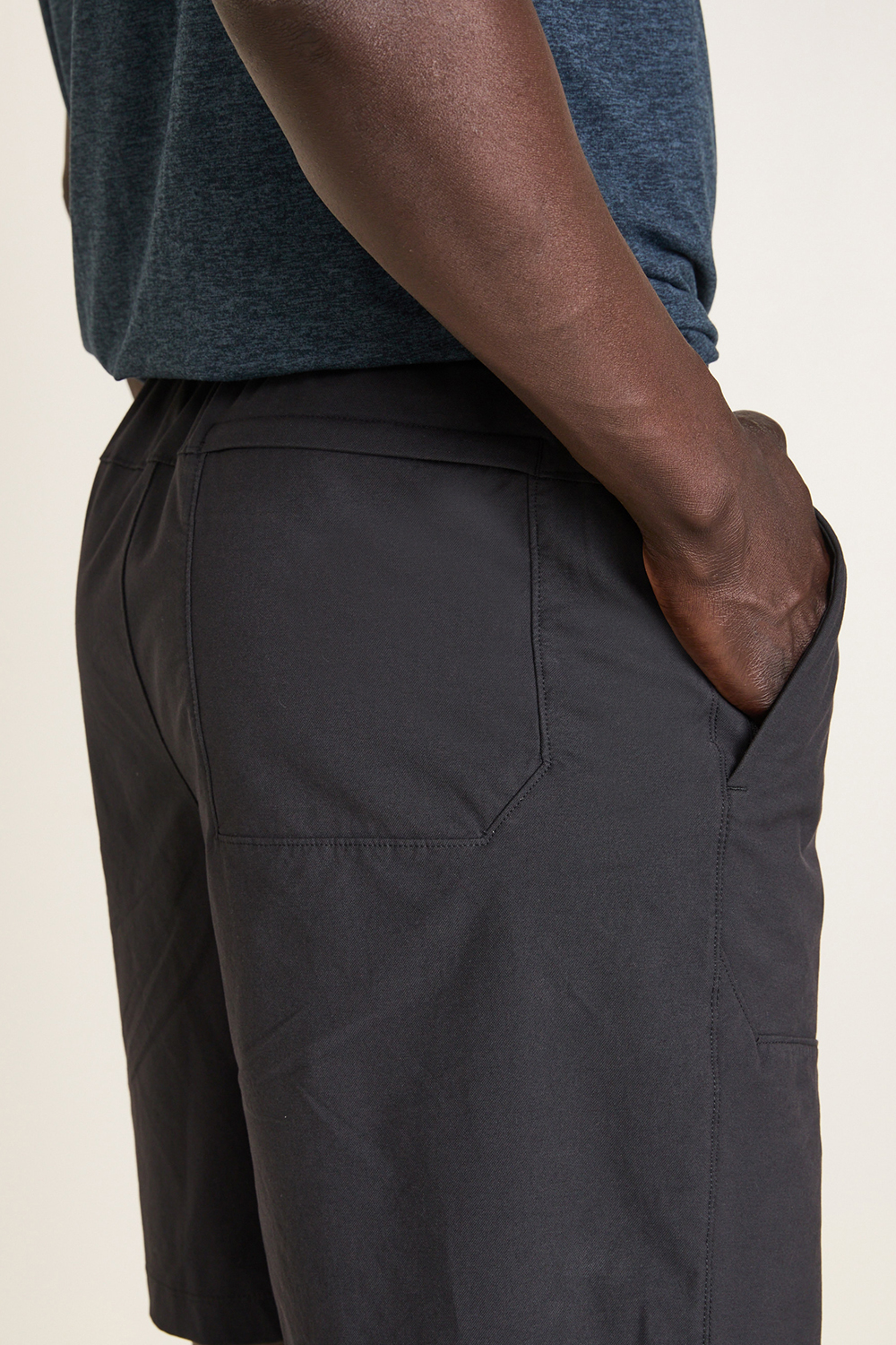 תמונת תקריב דוגמן של Bowline Short 8" VersaTwill LULULEMON