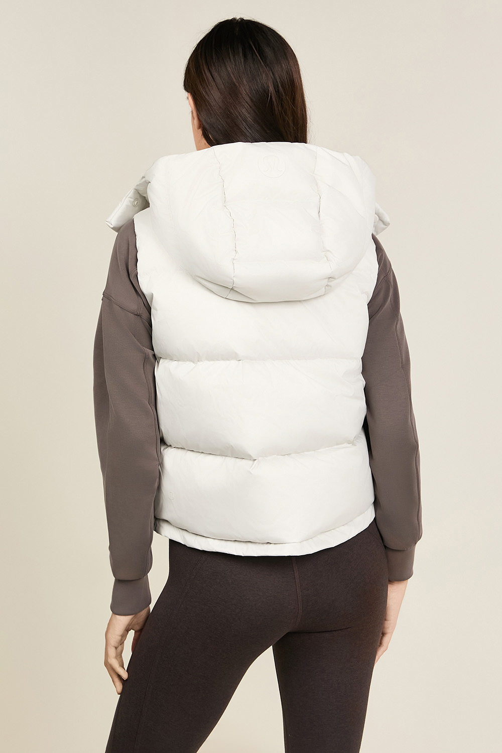 תמונת דוגמן אחורית של Wunder Puff Cropped Vest