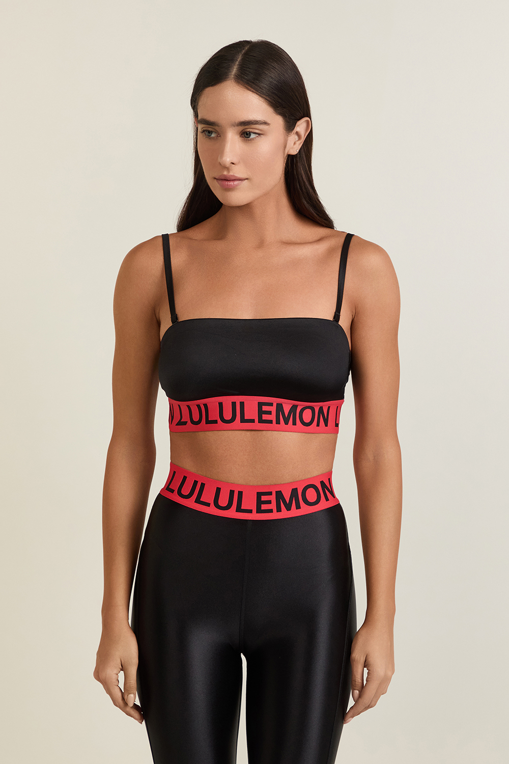 תמונת דוגמן קידמית של Satin Shine Logo Train Bra LULULEMON