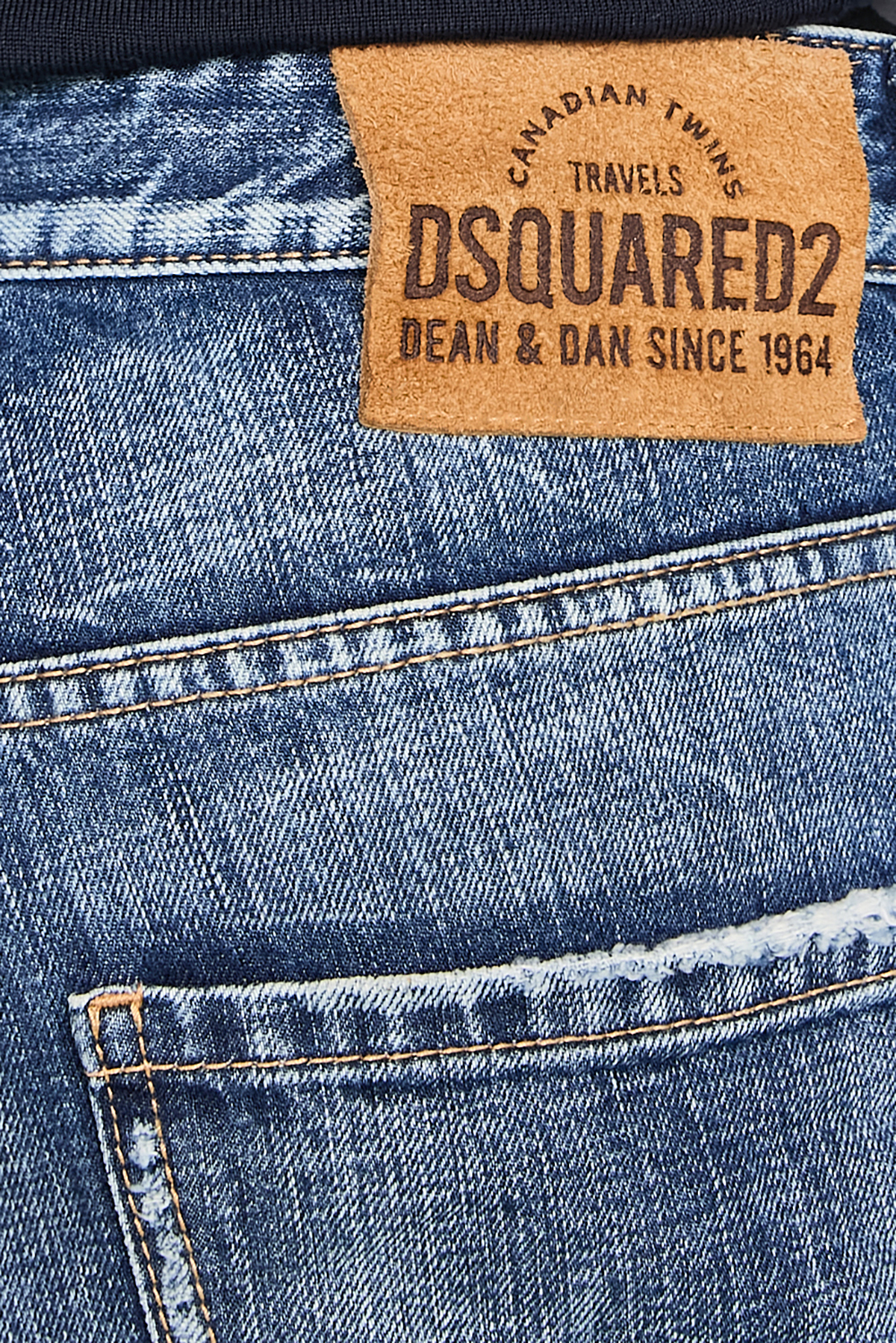 תמונת תקריב דוגמן של מכנסי ג'ינס סלים DSQUARED2