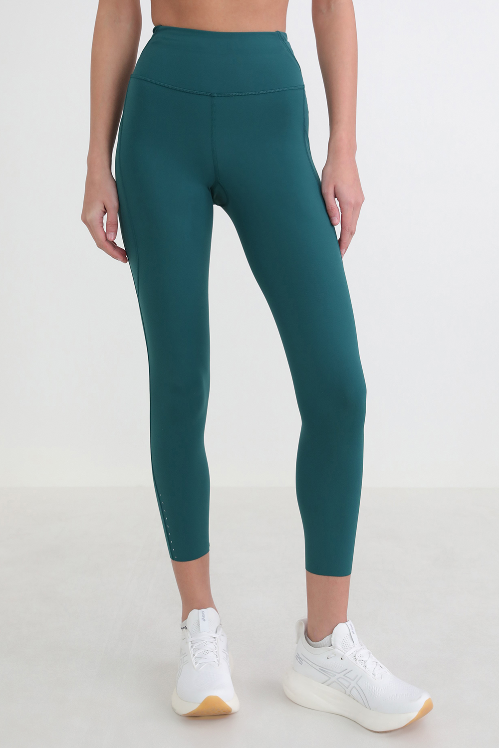 תמונת דוגמן קידמית של Fast and Free High-Rise Crop 23" *Pockets