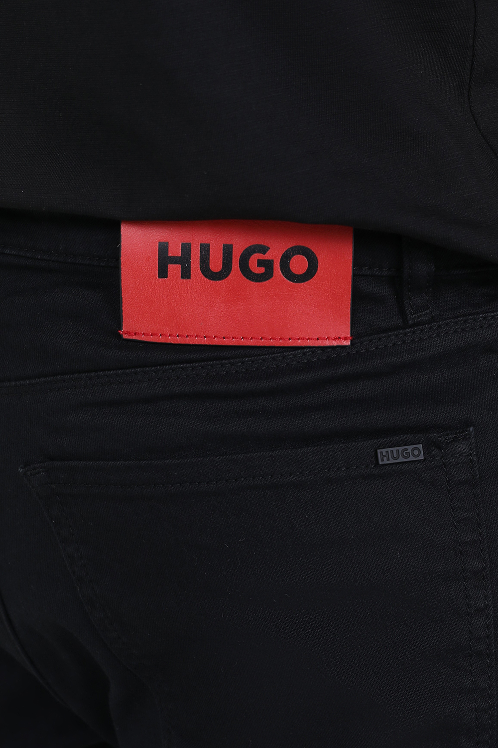 תמונת תקריב דוגמן של מכנסי ג'ינס סלים פיט HUGO