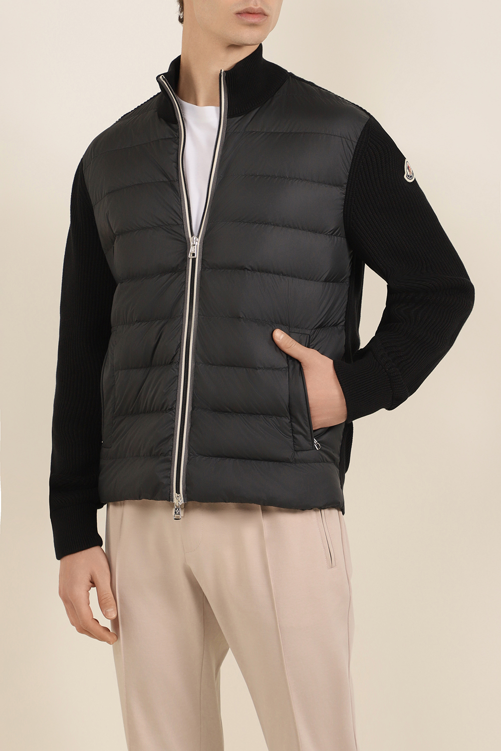 תמונת דוגמן קידמית של קרדיגן בשילוב פוך MONCLER