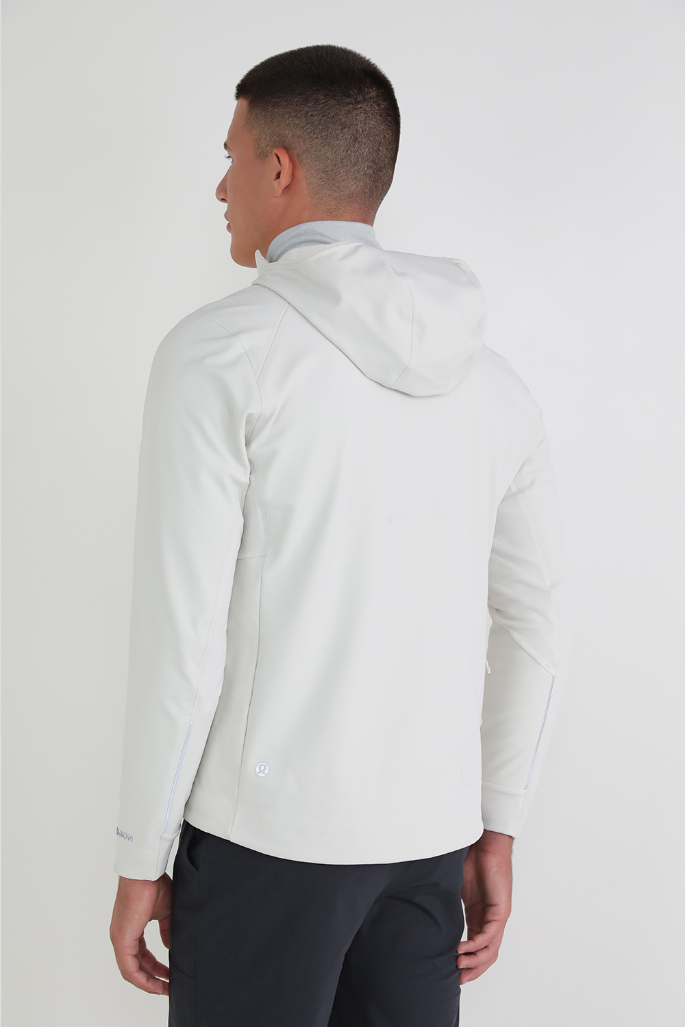 תמונת דוגמן אחורית של Cross Chill Jacket