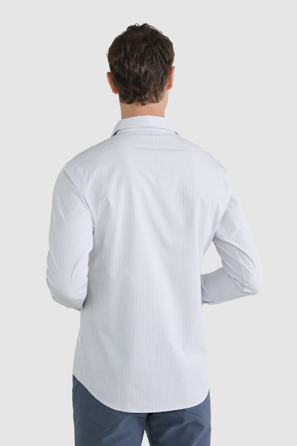 תמונת דוגמן אחורית של New Venture Slim- Fit LS Shirt